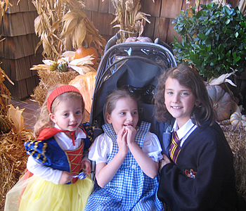 Sarah and her sisters - Halloween