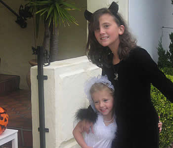 Alix and Lilly, Halloween